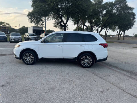2016 Mitsubishi Outlander ES