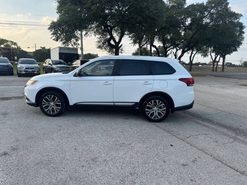 2016 Mitsubishi Outlander ES