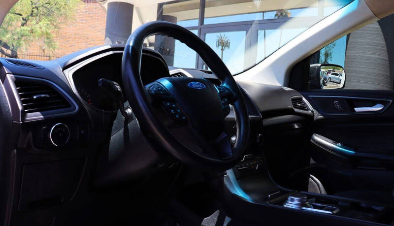 2020 Ford Edge SE