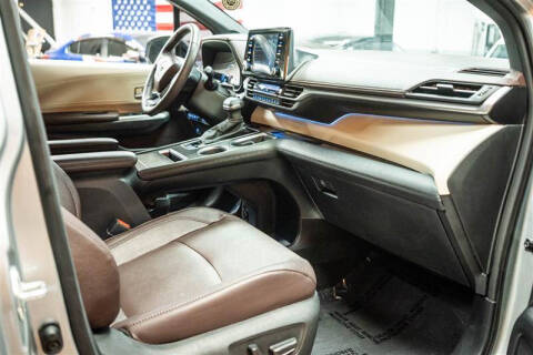 2023 Toyota Sienna Platinum 7-Passenger