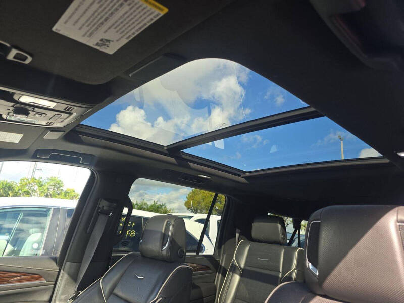 2022 Cadillac Escalade ESV Premium Luxury