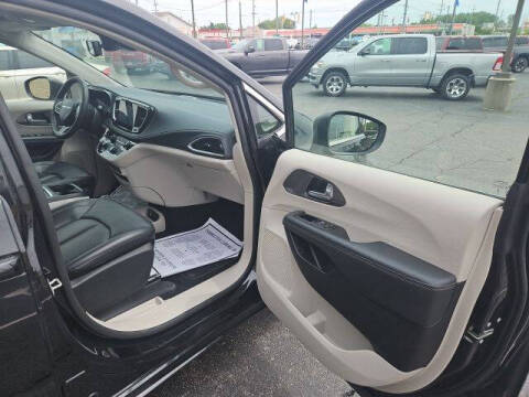 2023 Chrysler Pacifica Plug-In Hybrid Touring L
