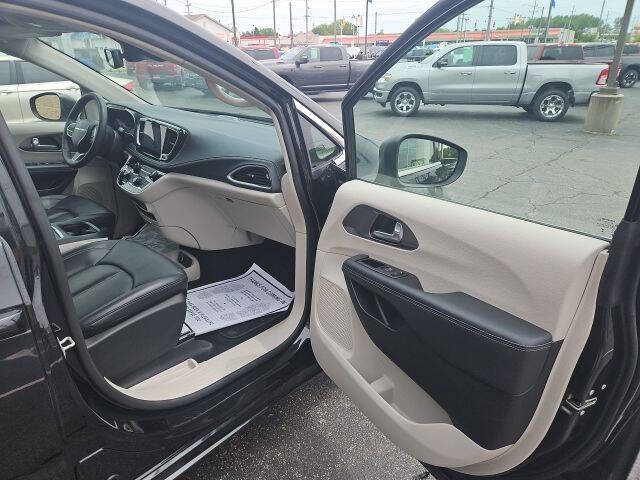 2023 Chrysler Pacifica Plug-In Hybrid Touring L