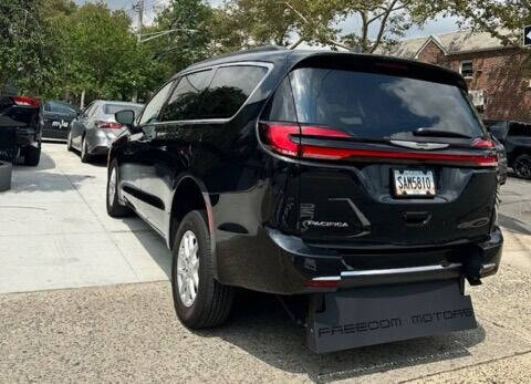 2022 Chrysler Pacifica for sale at CarNYC in Staten Island NY