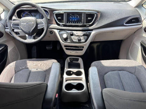 2020 Chrysler Voyager L