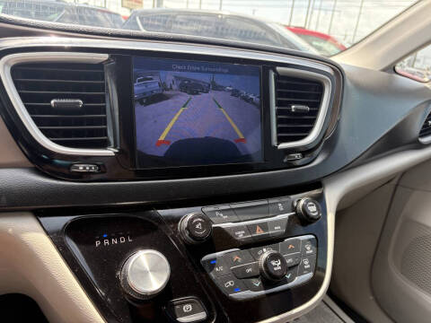 2017 Chrysler Pacifica Touring-L