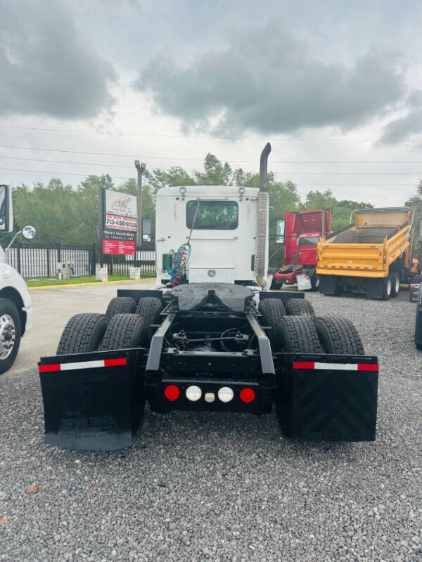 2015 Kenworth T-680 Day Cab