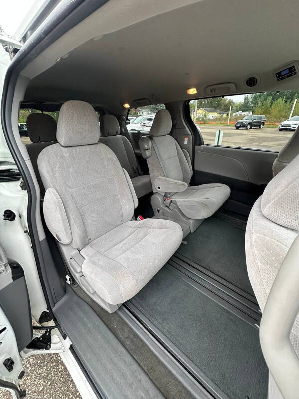 2017 Toyota Sienna LE 8-Passenger