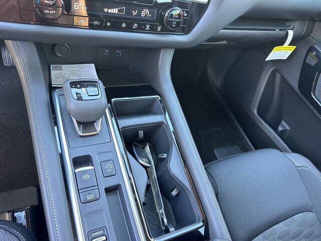 2025 Nissan Pathfinder SV