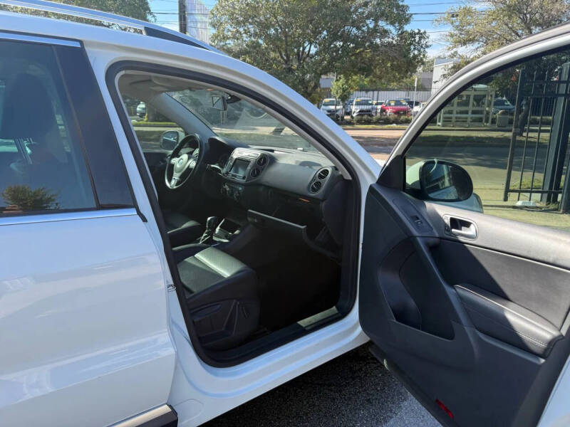 2017 Volkswagen Tiguan 2.0T Wolfsburg Edition