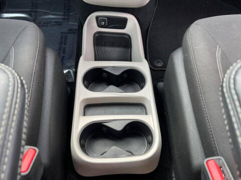 2024 Chrysler Voyager LX