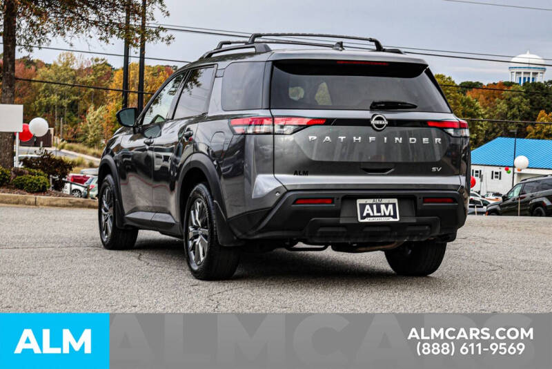 2024 Nissan Pathfinder SV