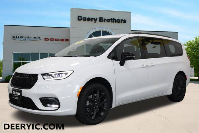 2026 Chrysler Pacifica Select