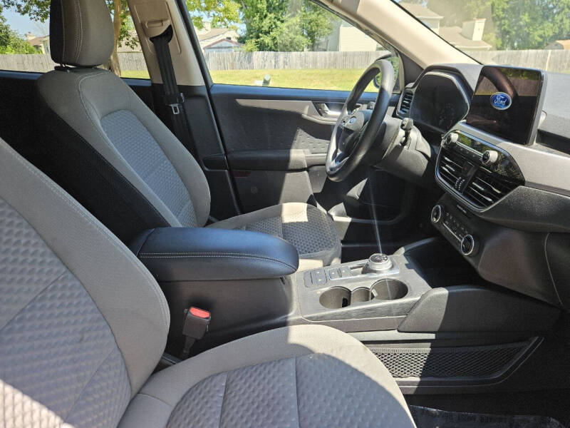 2020 Ford Escape SE