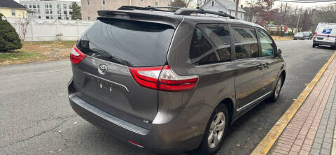 2017 Toyota Sienna LE 8-Passenger