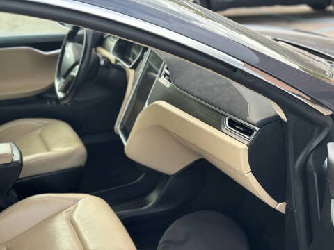 2016 Tesla Model S 70D