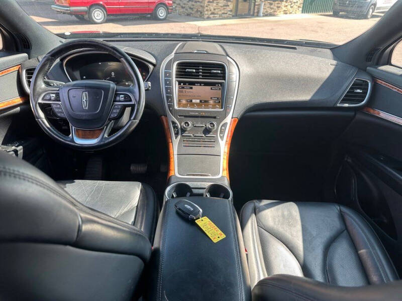 2019 Lincoln Nautilus Select