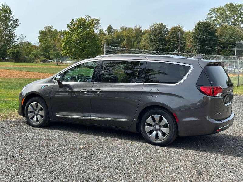 2017 Chrysler Pacifica Hybrid Platinum