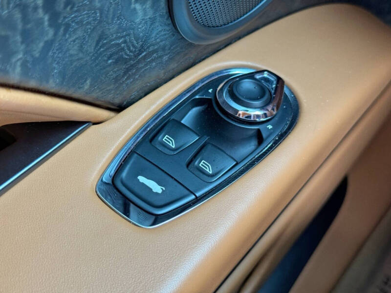 2022 Aston Martin DB11 V8