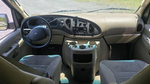 2004 Ford E-Series E-150 XLT