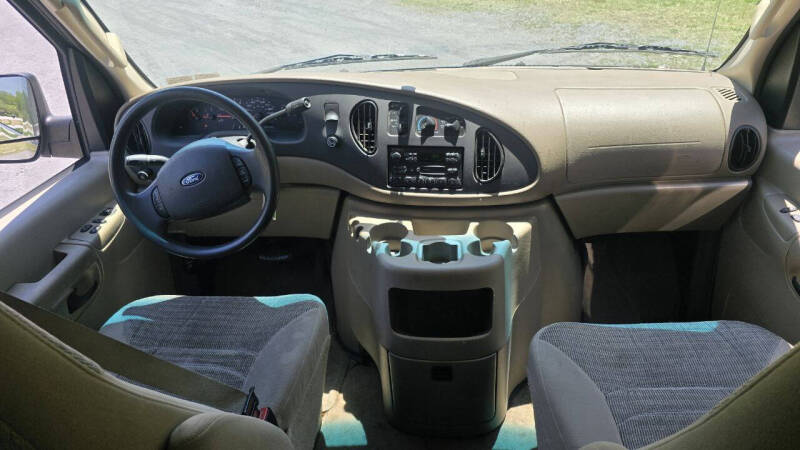 2004 Ford E-Series E-150 XLT