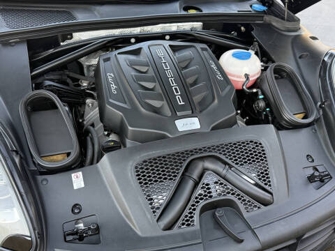 2015 Porsche Macan Turbo