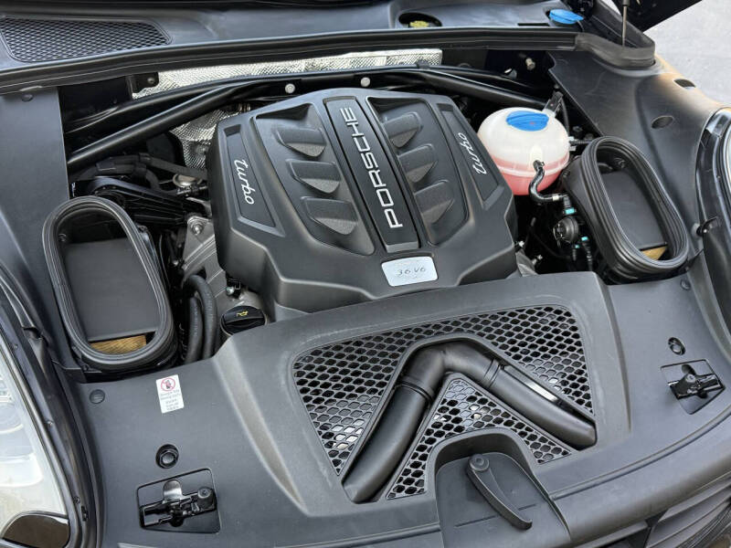 2015 Porsche Macan Turbo