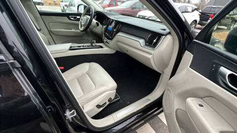 2024 Volvo XC60 B5 Core Dark Theme