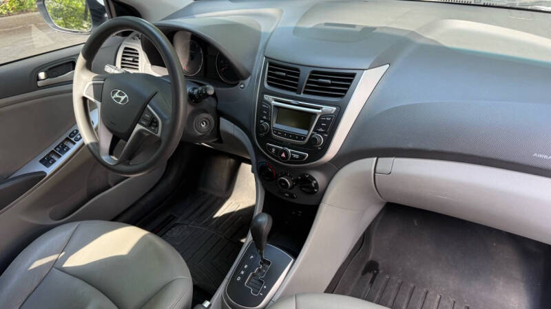 2017 Hyundai Accent SE