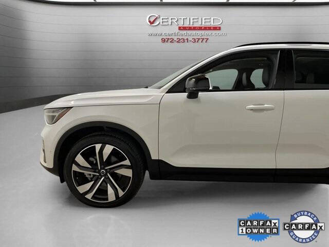 2025 Volvo XC40 B5 Plus Dark Theme