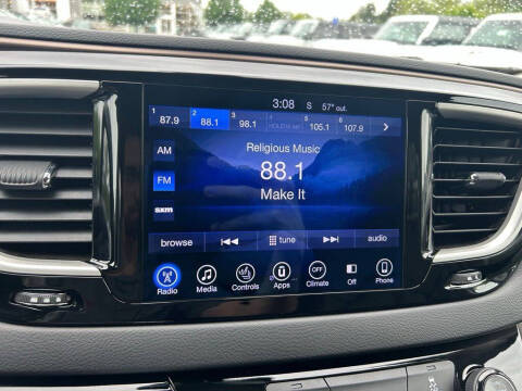 2017 Chrysler Pacifica Touring-L