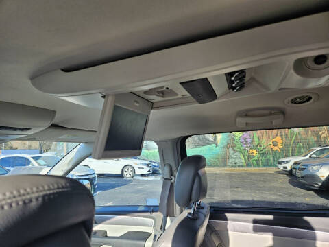 2012 Volkswagen Routan SE