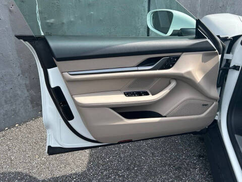 2025 Porsche Taycan