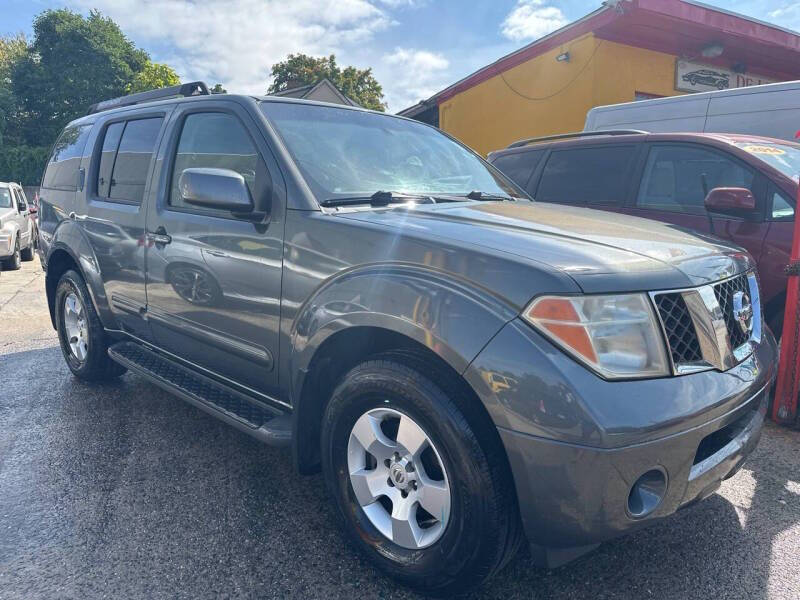 Dk. Gray 2007 Nissan Pathfinder SE SE 4dr SUV 4WD 30