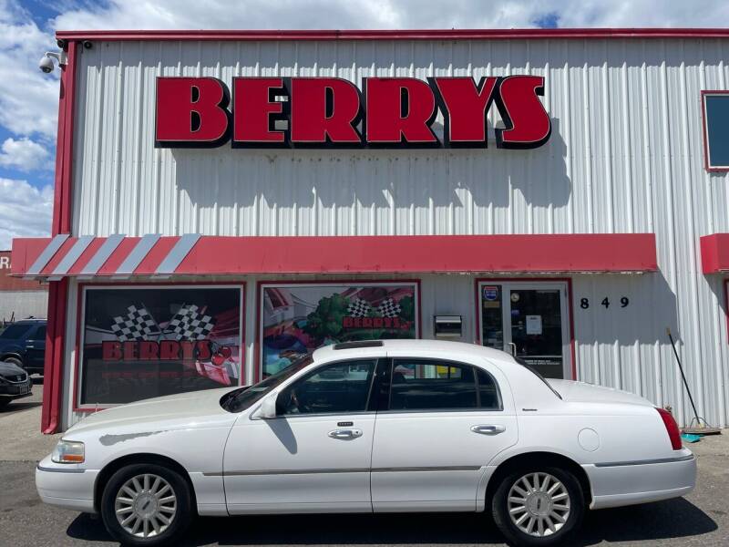 2003 Lincoln Town Car for sale at Berry's Cherries Auto in Billings MT