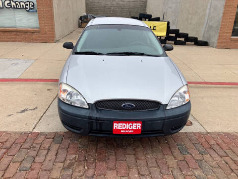 2004 Ford Taurus SE