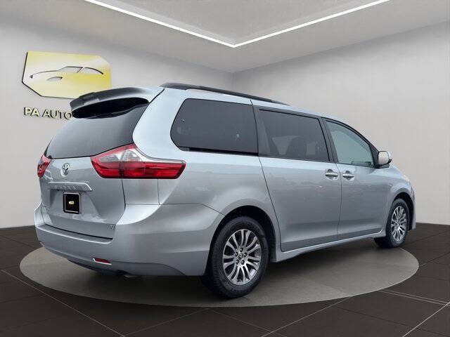 2020 Toyota Sienna XLE Premium 8-Passenger