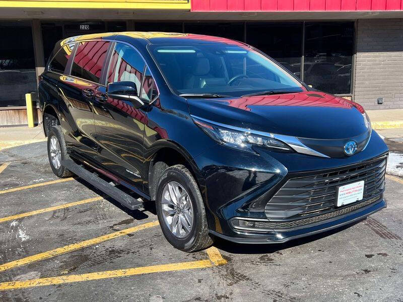 2025 Toyota Sienna LE 8-Passenger