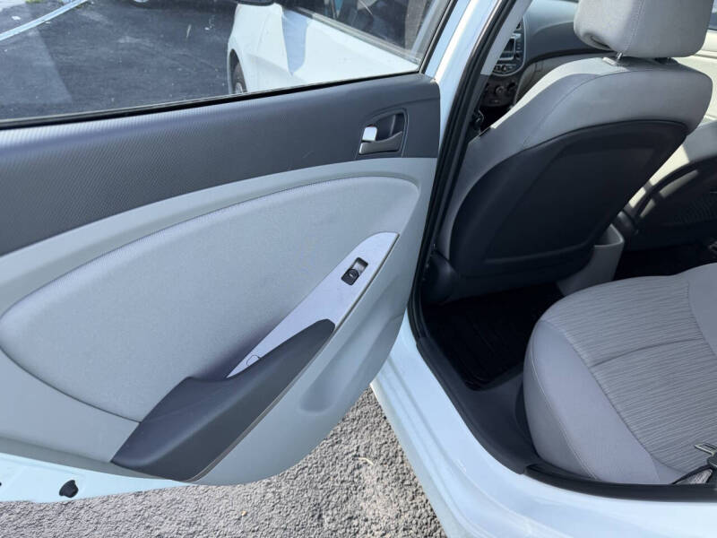 2017 Hyundai Accent SE