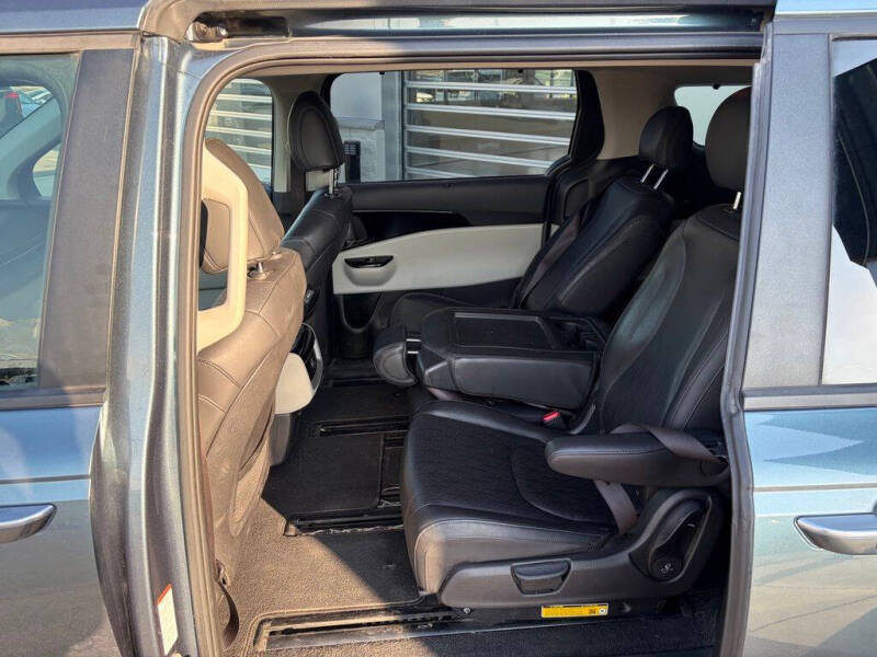 2023 Kia Carnival EX