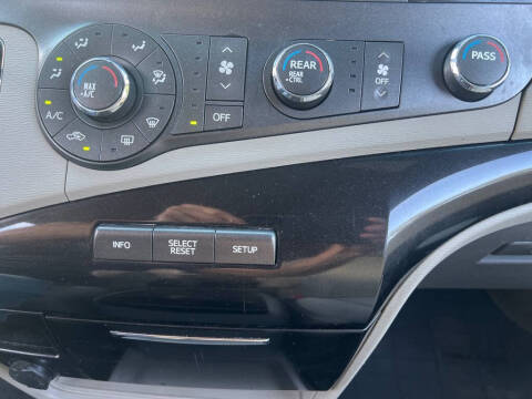 2012 Toyota Sienna