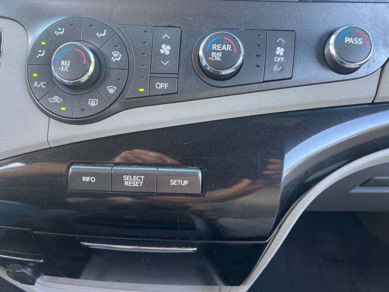 2012 Toyota Sienna