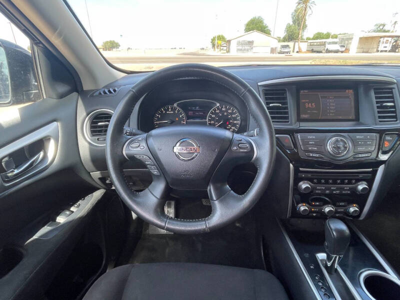 2016 Nissan Pathfinder SV