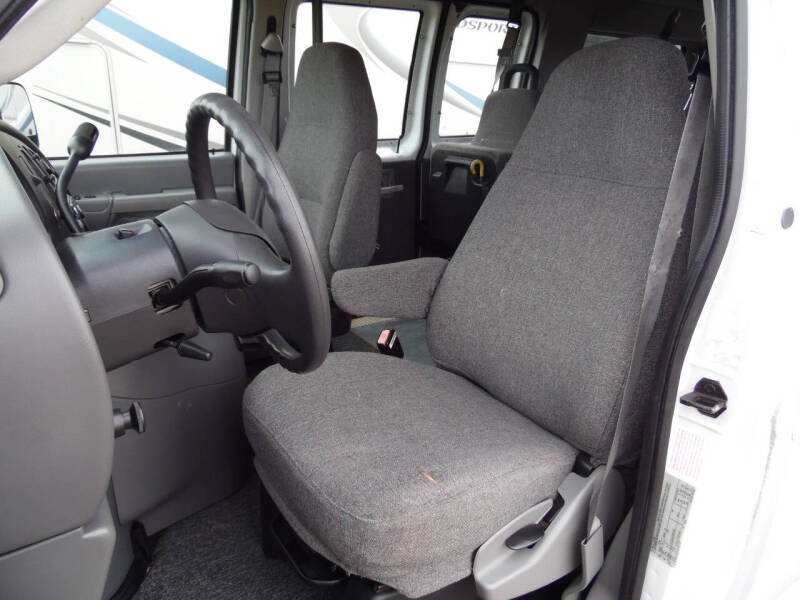 2004 Ford E-Series E-250