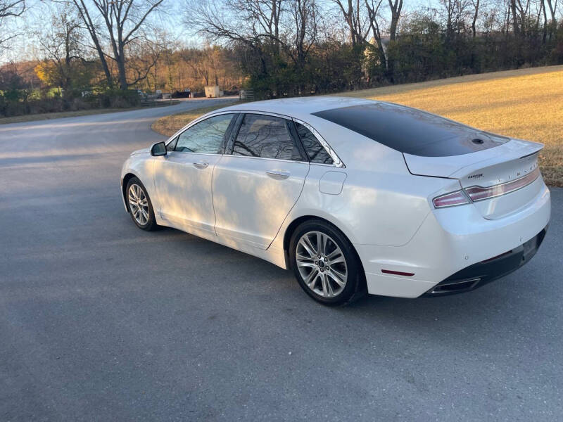 2015 Lincoln MKZ Base photo 12