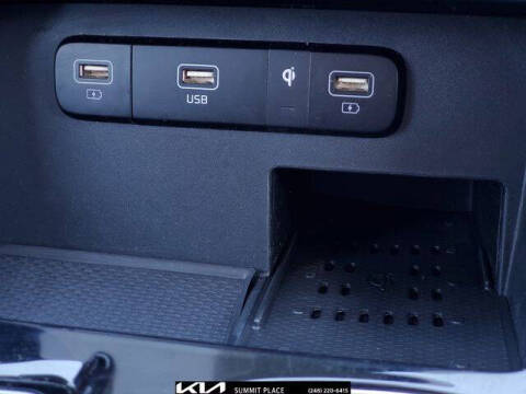 2023 Kia Carnival SX