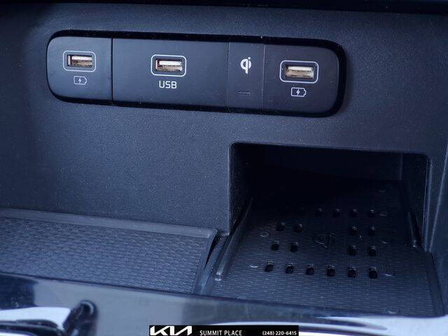 2023 Kia Carnival SX