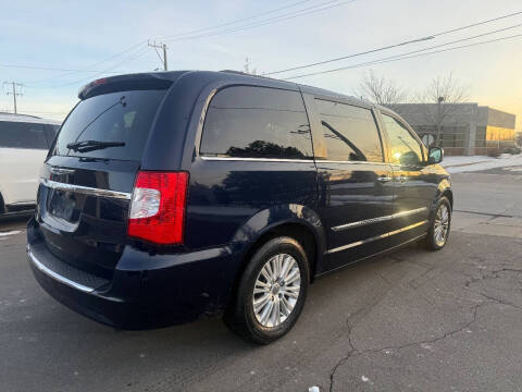 2013 Chrysler Town and Country Touring-L