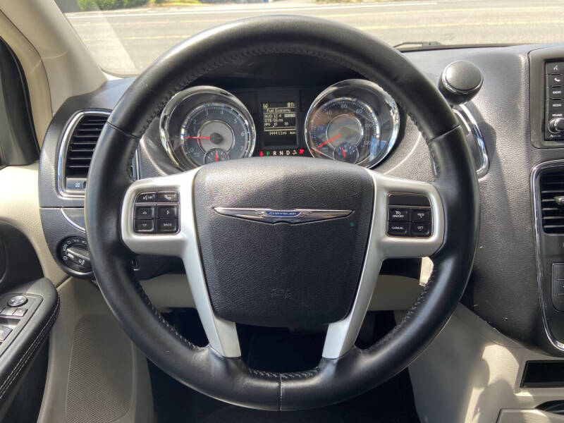 2014 Chrysler Town and Country Touring