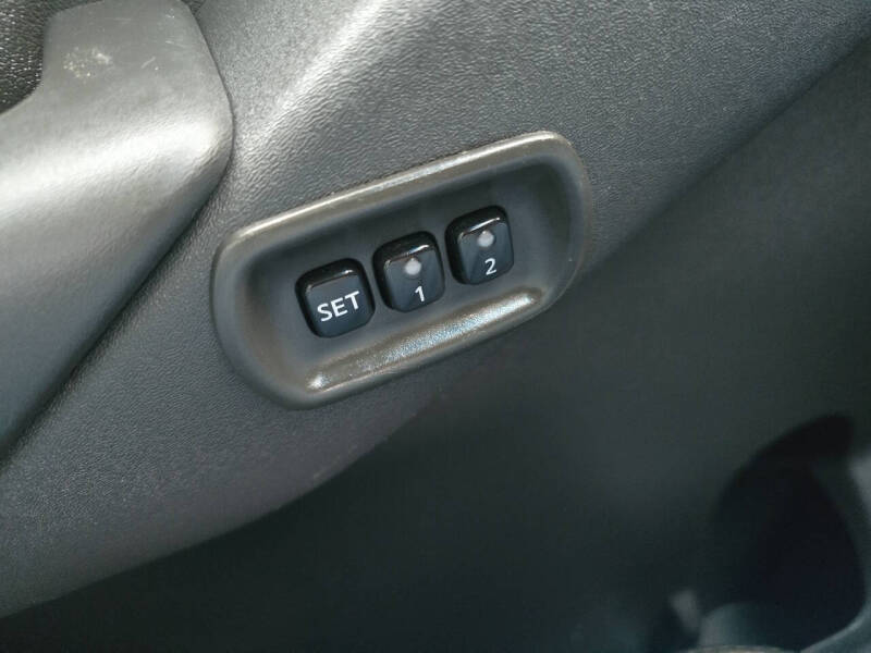 2011 Nissan Pathfinder LE